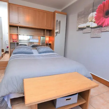 Holiday home Awesome In Criquetot-lesneval With Kitchen *